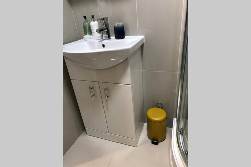 Marie'S Serviced Apartments- 2 Bedroom City Stay ベドフォード エクステリア 写真