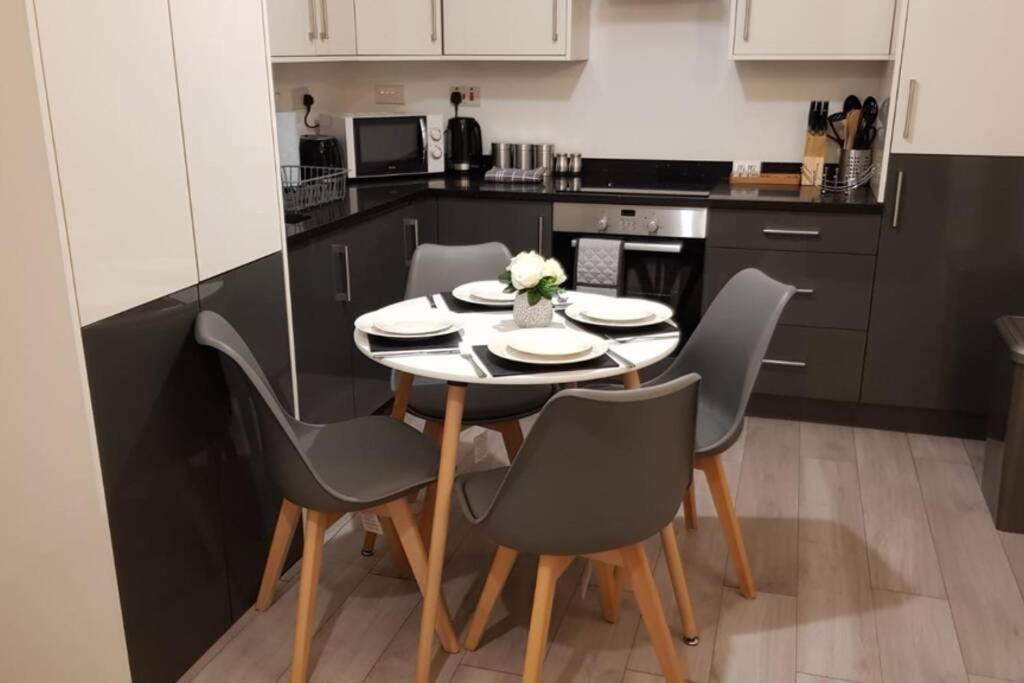 Marie'S Serviced Apartments- 2 Bedroom City Stay ベドフォード エクステリア 写真